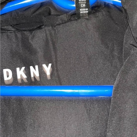 DKNY - Picture 2 of 6